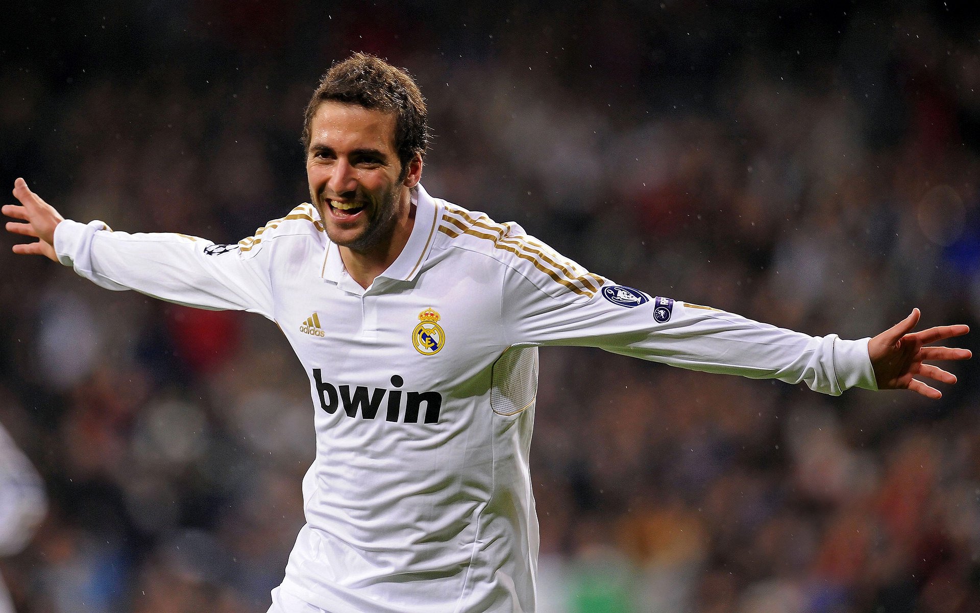 绿茵场上的政治隐喻，德布劳内里程碑之夜，爱尔兰与波兰的压制叙事